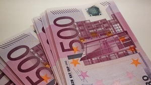 Geantă cu 16.000 de euro, uitată într-un restaurant! Proprietara a decis să nu anunţe poliţia. Ce a urmat apoi e halucinant