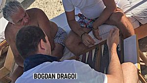 Se schimbă ”garda veche”! Ginerele lui Videanu a ”dat o mână”, la plajă, cu cel mai tânăr ministru de Finanţe!