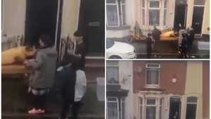 Românii care au speriat Anglia! Au pârlit porcul în fața casei: ”Comportament normal, în lumea a treia!”