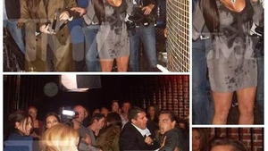 Kim Kardashian, udata din cap pana in picioare cu sampanie de o femeie geloasa!