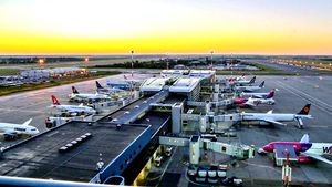 Ce trebuie să completeze persoanele care sosesc în țară pe Aeroportul Otopeni