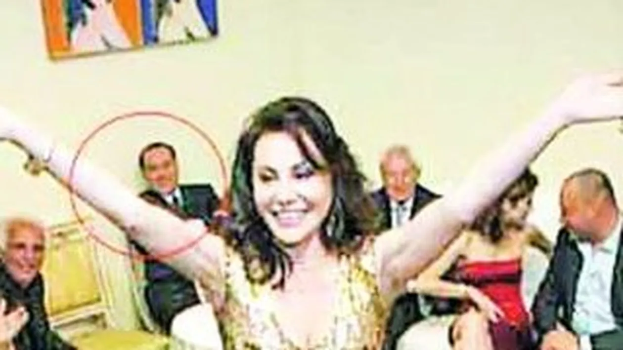 Ex-premierul italian nu se da batut. Distractie la ziua amicei bulgaroaice