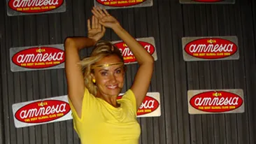 Bebelusa Oana iti arata cat de frumoasa este viata in Ibiza! Vezi aici fotografii inedite cu ea si numeroase vedete de talie mondiala