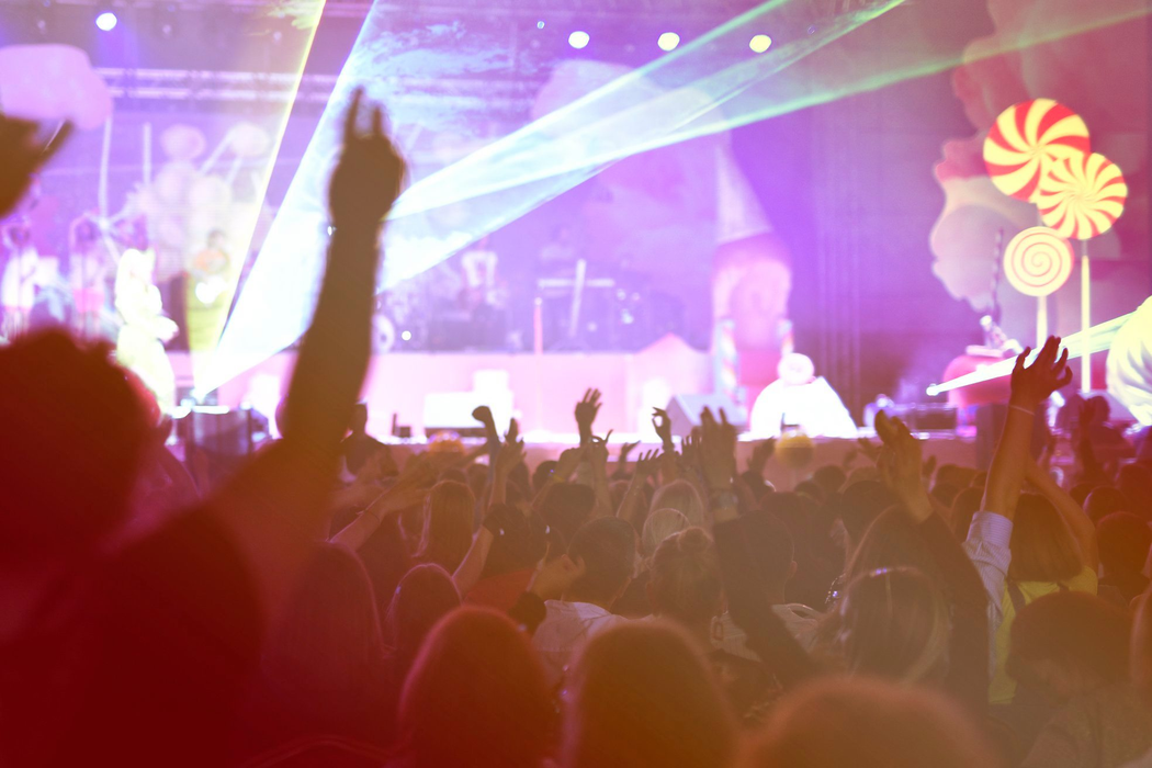 Delia, concert cu totul la vedere! Imagini +18 pentru cei din primul rând