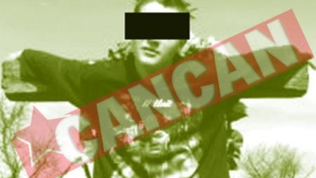 Au scos oasele mortilor din sicrie si s-au fotografiat cu ele