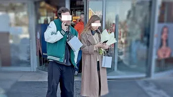 Concurentul de la Power Couple nu a știut cu ce să-i mai intre în grații iubitei. I-a luat parfum și flori, dar ea tot îmbufnată a rămas