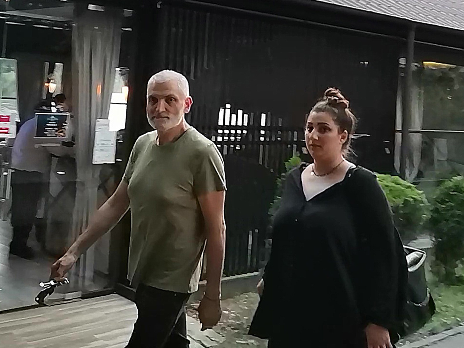 Damian Drăghici se ”antrenează” cu plimbări lungi și alerte prin parc