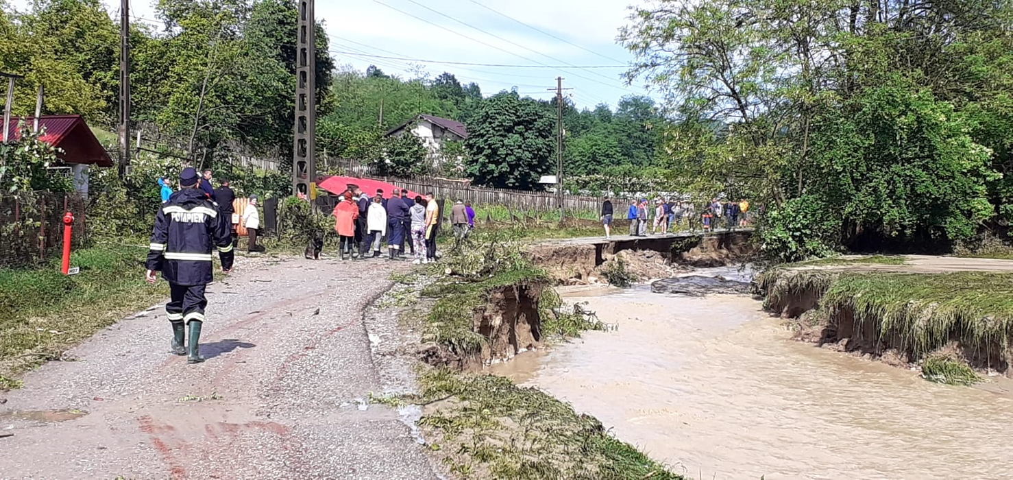 Viiturile au făcut ravagii în Vâlcea