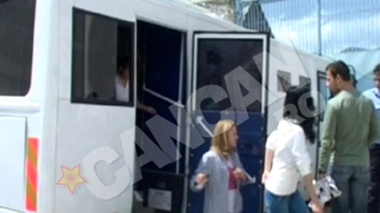 Elevi de liceu incatusati si incarcerati la penitenciar