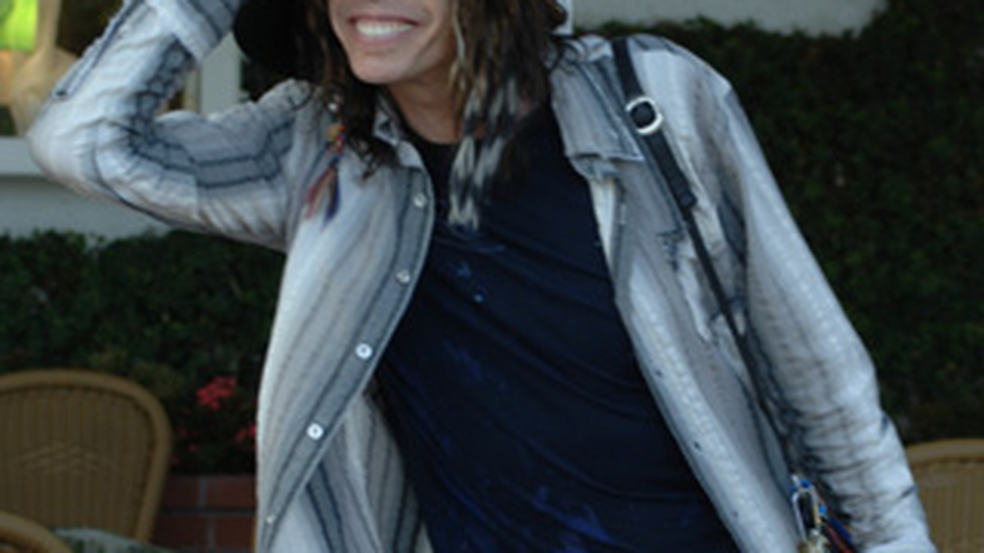 Steven Tyler (Aerosmith) vrea in culise iaurt cu vanilie, mere Pink Lady, pudra proteica si varza!