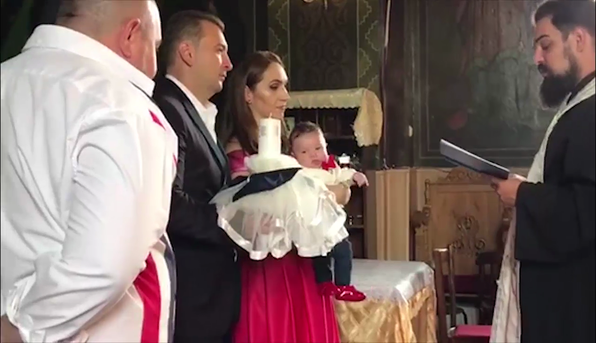 Primele imagini de la botezul fiului lui Nuţu Cămătaru