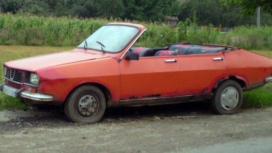 Romanii sunt cu siguranta inventivi. Uite cum au facut din niste Dacii vechi masini decapotabile