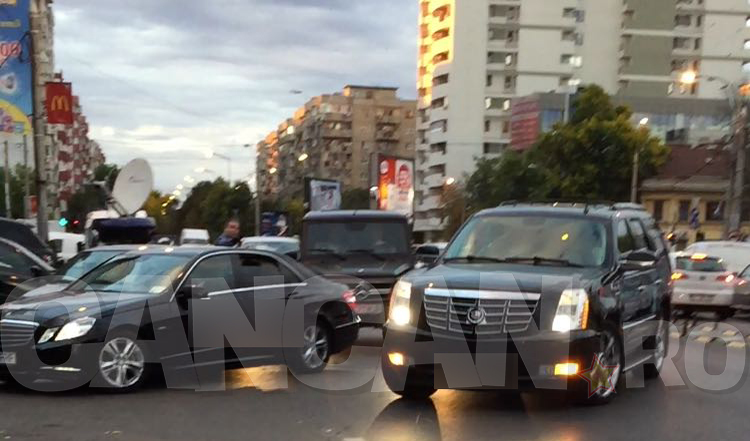MIKE TYSON, păzit mai ceva ca un şef de stat! Din coloana oficială au făcut parte un Rolls Royce şi un Cadillac! Imagini realizate în această seară, în Bucureşti