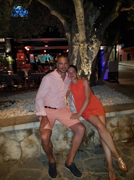 Viorel, alături de fiica lui, într-un moment de relaxare