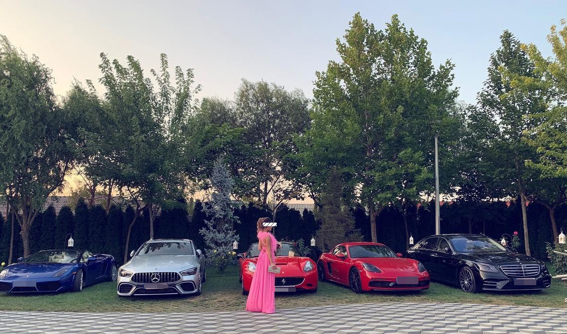 Gina nu pierde nicio ocazie pentru o ședință foto (Foto: Instagram)