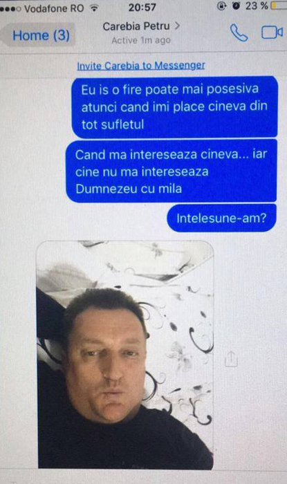 Petru Carebia s-a pozat în ipostaze intime.