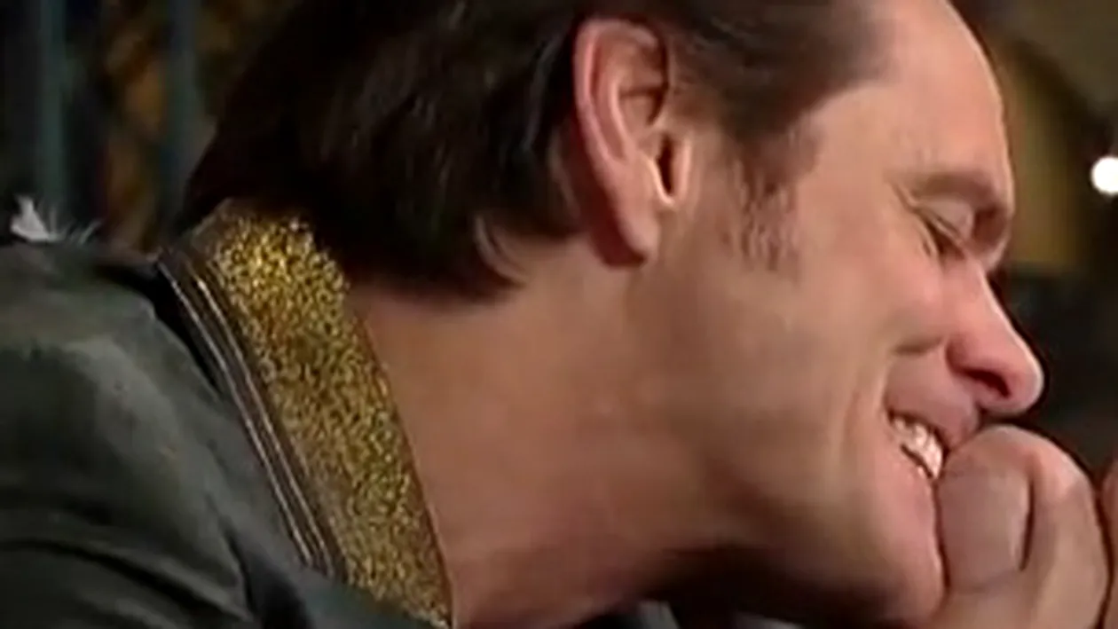 Jim Carrey e nebun de legat! Şi-a ros unghiile de la picioare in direct, in cea mai urmărită emisiune din SUA