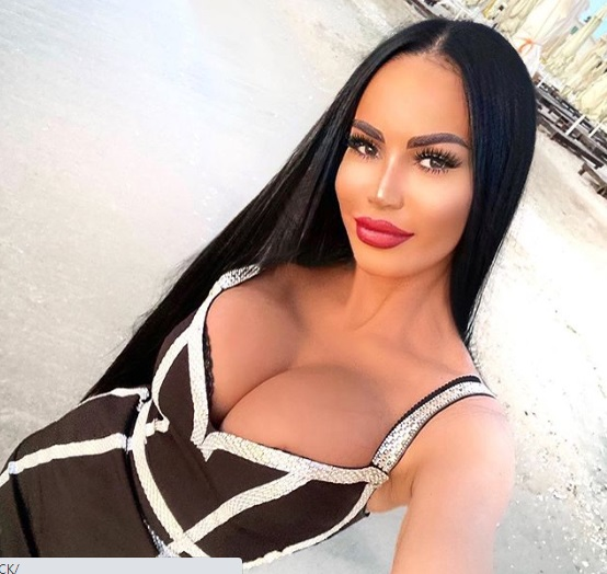 Bianca Pop a anunțat de curând pe un site de socializare că va deschide un studio de videochat peste 3 săptămâni. Aceasta și-a întrebat prietenii din mediul online dacă există doritori care vor să lucreze în acest domeniu.

,,Îmi deschid studio de videochat peste 3 săptamâni! Cine se bagă? ” Aceasta a primit întrebări precum ,,Primești și bărbați? ”, ,,Dacă sunt trans se poate?”. Bianca a răspuns afirmativ la aceste întrebări, dovedind că vrea să aducă diversitate în afacerea sa