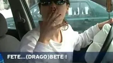 VIDEO  Cea mai nenorocita moldoveanca! E beata moarta, a facut praf o masina de politie dar musca airbag-ul si danseaza!