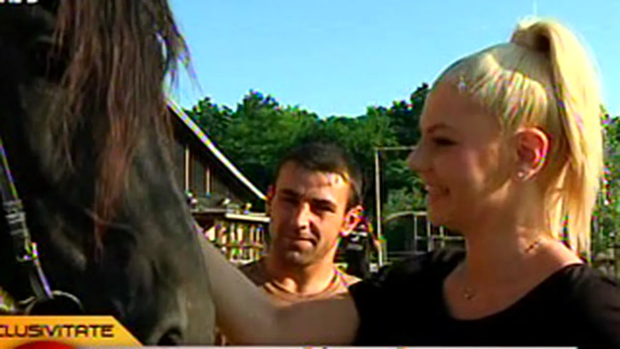 VIDEO Adina de la Heaven a primit o copita in fata! VEZI cum s-a intamplat