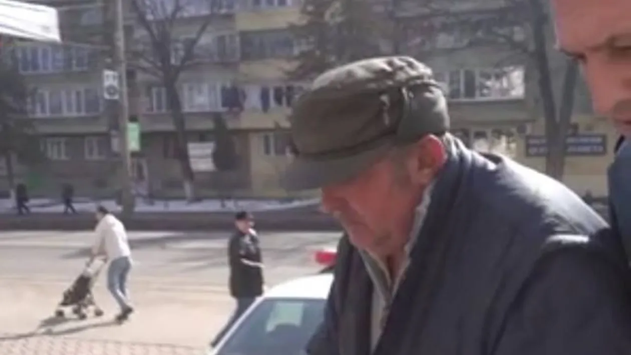 Un bărbat din Suceava și-a ucis tatăl într-un mod cumplit! I-a dat foc bătrânului de 86 de ani și s-a uitat la el cum se tăvălește în chinuri