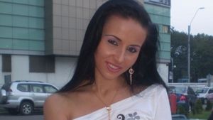 MAGDA CIUMAC încearcă să-l "combine" pe CĂTĂLIN BOTEZATU cu... ADRIANA BAHMUŢEANU!