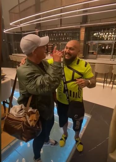Tzancă Uraganu l-a ironizat pe Dani Mocanu, după ce manelistul s-a întâlnit cu Van Damme: „Iartă-mă că n-am ajuns să facem poze, dar cântam la nuntă”