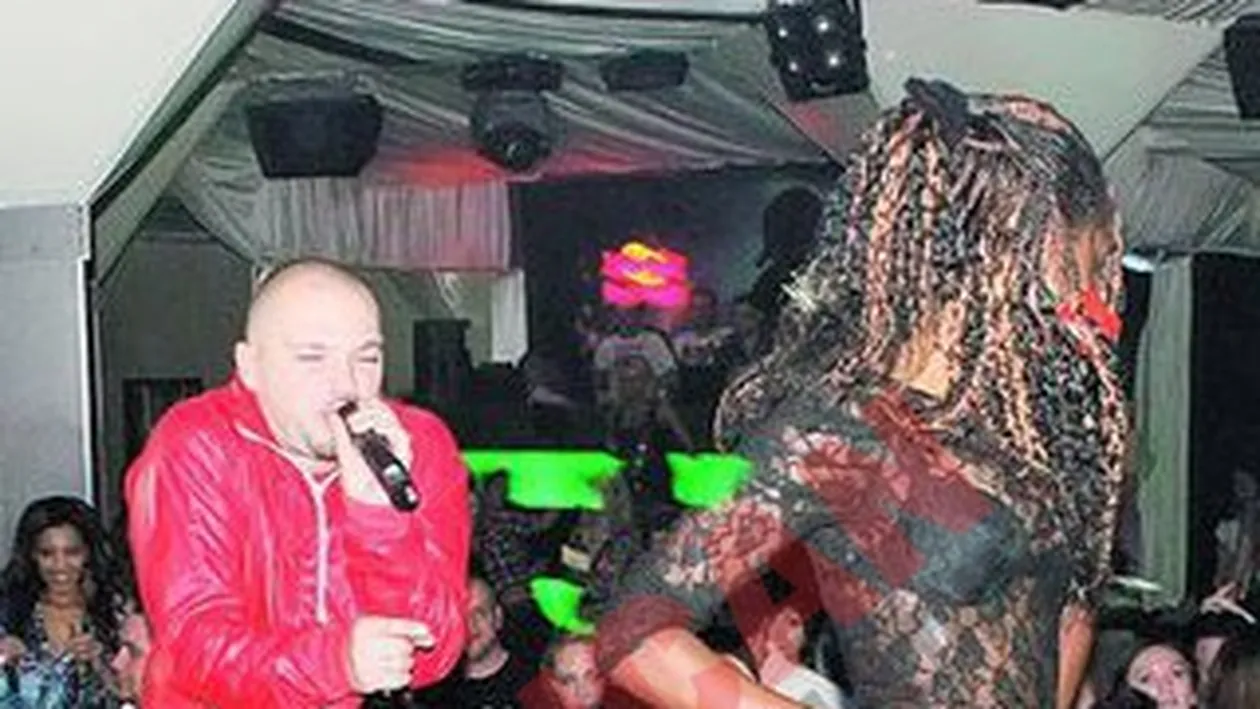 Meniul lui Puya la concert: vin rosu cu negresa la desert