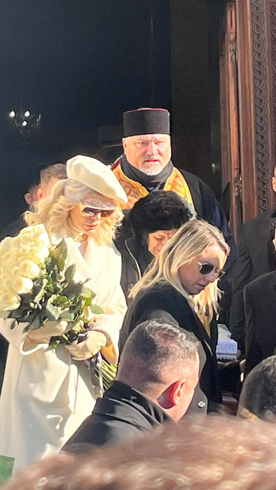 Motivul real pentru care Loredana Groza s-a îmbrăcat în alb la înmormântarea tatălui ei. Ce semnificație are ținuta atipică, de fapt