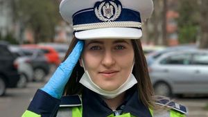 Ochii ți se inundă de lacrimi instantaneu! Ce gest impresionant a făcut o polițistă din București după ce a tras pe dreapta un doctor, care se întorcea de la spital