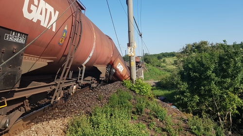 UPDATE: Mecanicul trenului de marfă care a deraiat în județul Dolj era băut