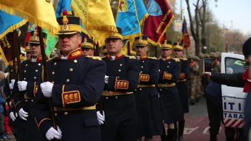 Incident la parada militară:  i s-a făcut rău! A fos scoasă pe braţe şi dusă la ambulanţă