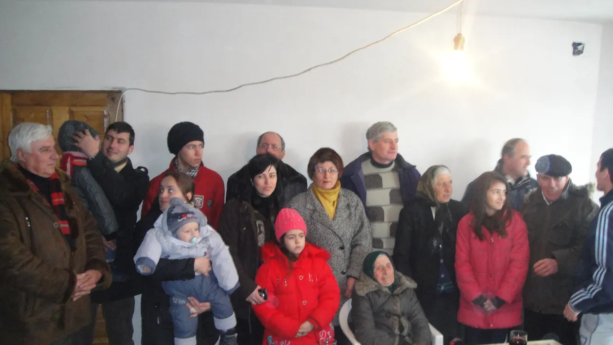 O femeie din Arges si-a sărbătorit cei 102 ani înconjurată de cinci generaţii de urmaşi! Afla care e secretul longevitatii ei!