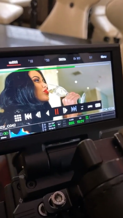 Daniela Crudu, filmată în ipostaze intime alături de unul dintre musculoșii de la Insula Iubirii! Bruneta a spus adevărul despre imaginile HOT