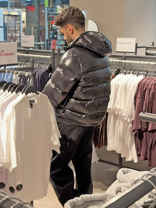 Cât a cheltuit Edward Sanda la mall, în lipsa Cleopatrei. Artistul ține cu casa, nu glumă