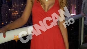 Anamaria Ferent, sexy de "Ziua Independentei". A admirat focul de artificii de la etajul 44 al unui bloc din New York!
