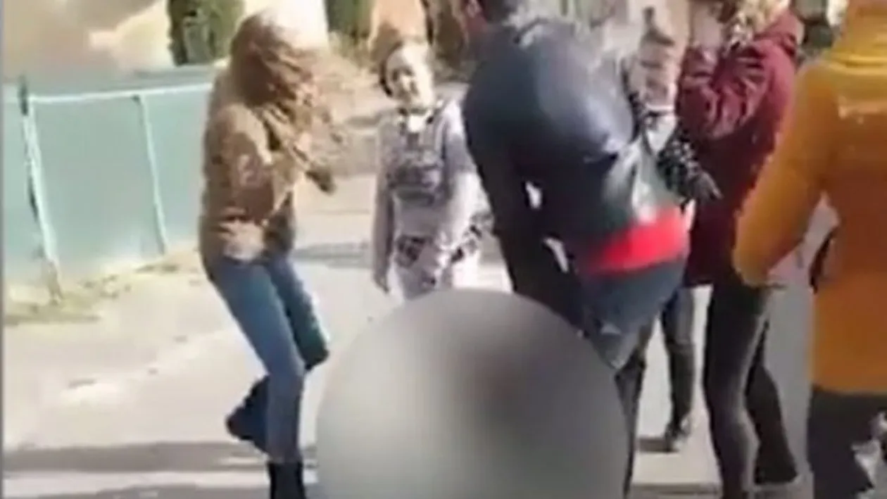 Elevă desfigurată de colegi după groaznicul accident de la Suceava