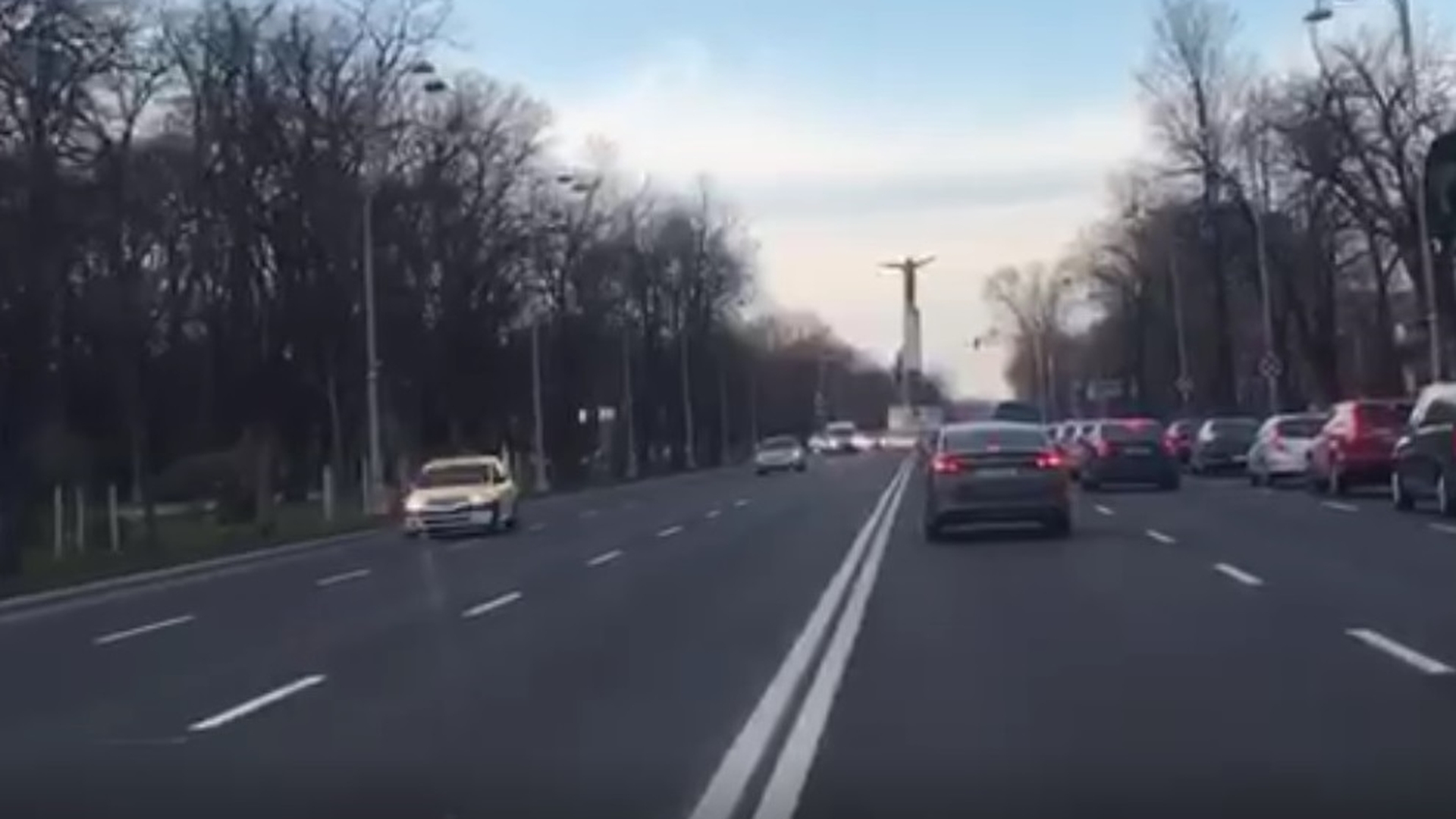Astă da tupeu! Ce a făcut un taximetrist pe un Bulevardul Aviatorilor din Capitală! Imagini scandaloase
