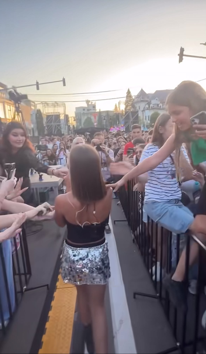 Iuliana Beregoi, acuzată că are „aere” de vedetă. Ce ar fi făcut la un concert din Piatra Neamț/ sursă foto: TikTok