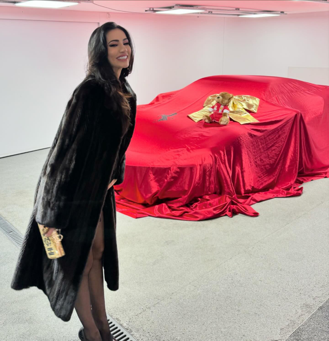 Andreea Sasu a primit un Ferrari de la Philipp Plein/ Sursa foto: Instagram