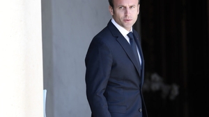Numărul de telefon al preşedintelui Franţei a ajuns pe internet! Ce mesaje a primit Emmanuel Macron