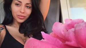 Ruby, cu "dotările" la vedere! Şi-a arătat posteriorul sexy în timp ce era fără sutien