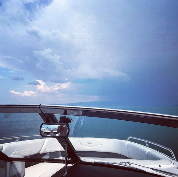 Mihaela Rădulescu, topless pe yacht-ul lui Felix Baumgartner