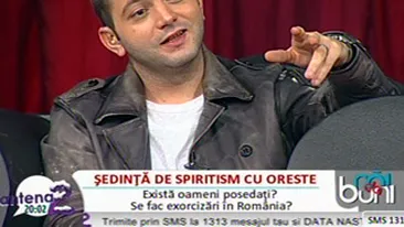 VIDEO Asistentele lui Morar s-au apucat sa sfinteasca platoul emisiunii! Vezi cum Cezara da cu apa sfintita pe Rodica!