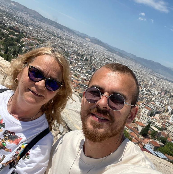 Denis Alibec, alături de mama lui, în vacanță (SURSA FOTO: FACEBOOK)