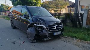 Accident teribil în Argeș! O femeie a fost strivită de o mașină în timp ce stătea pe bancă în fața curții. Vinovatul nici măcar nu are permis de conducere