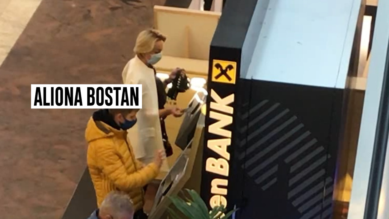 Aliona Bostan a apelat la un bancomat