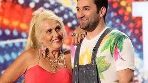 ŞOCANT! O fostă concurentă de la „Românii au talent“ a fost la un pas de moarte după ce soţul i-a tăiat gâtul c-un ciob de gresie