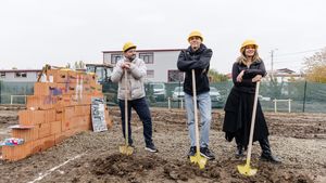 David Popovici, Amalia Enache și Mihai Morar au dat astăzi startul lucrărilor pentru casa celor 11 copii cu nevoi speciale din sectorul 5