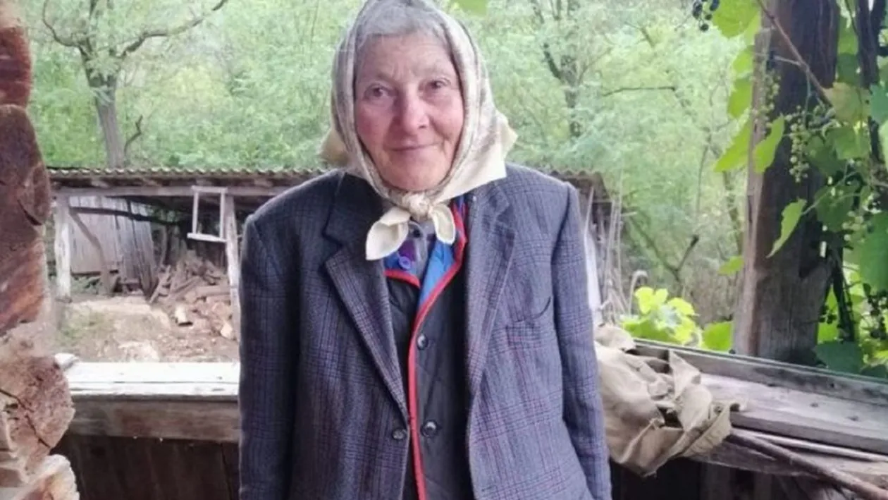 Povestea emoționantă a lui tanti Fica, o bătrână din Alba care trăiește cu o pensie de 15 lei pe lună. Locuiește singură, într-un cătun